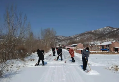 我为群众办实事 | 平泉镇：扫雪除冰办实事 为民服务显初心